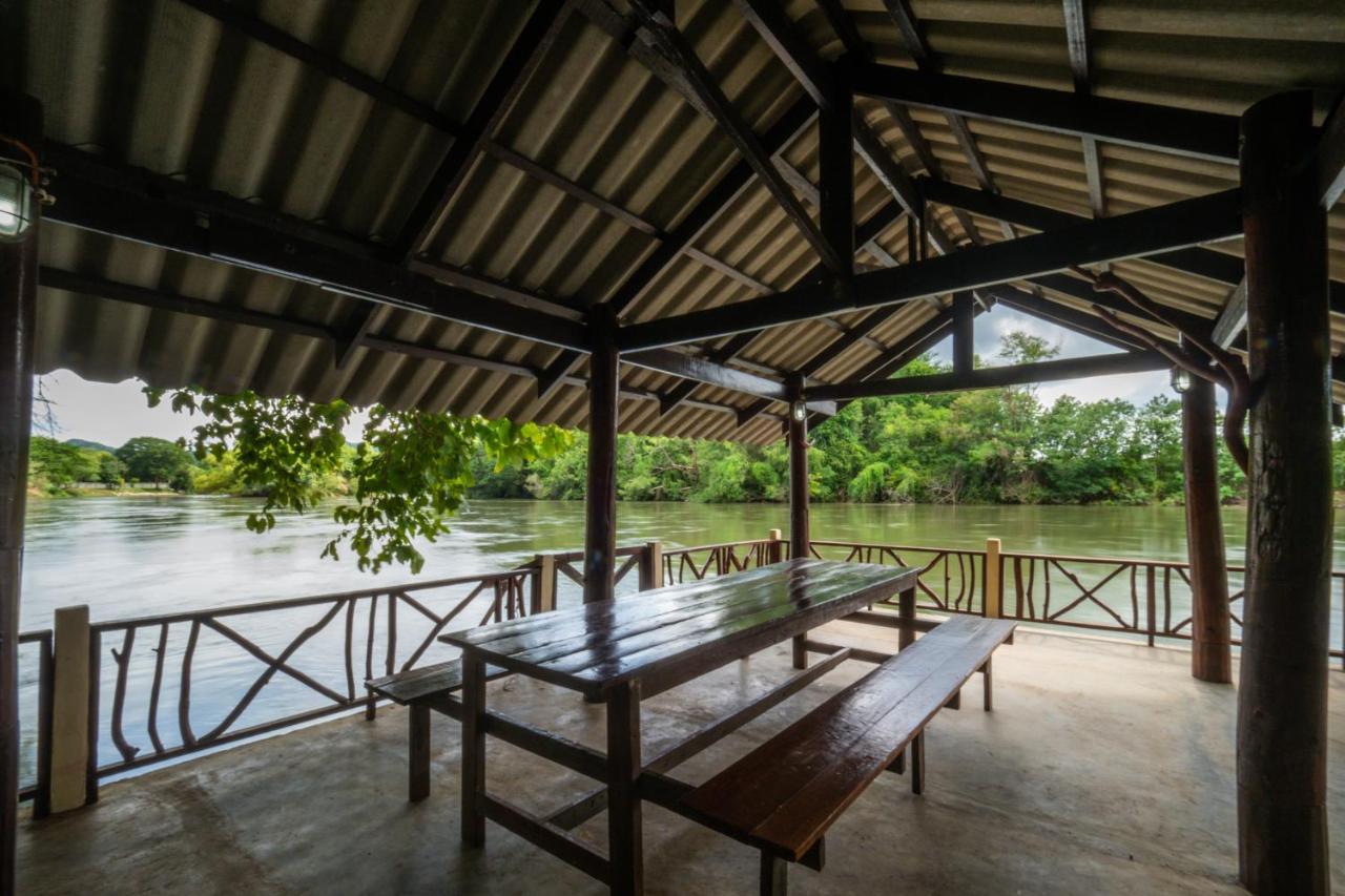 Ratmanee House Hotel Kanchanaburi Buitenkant foto
