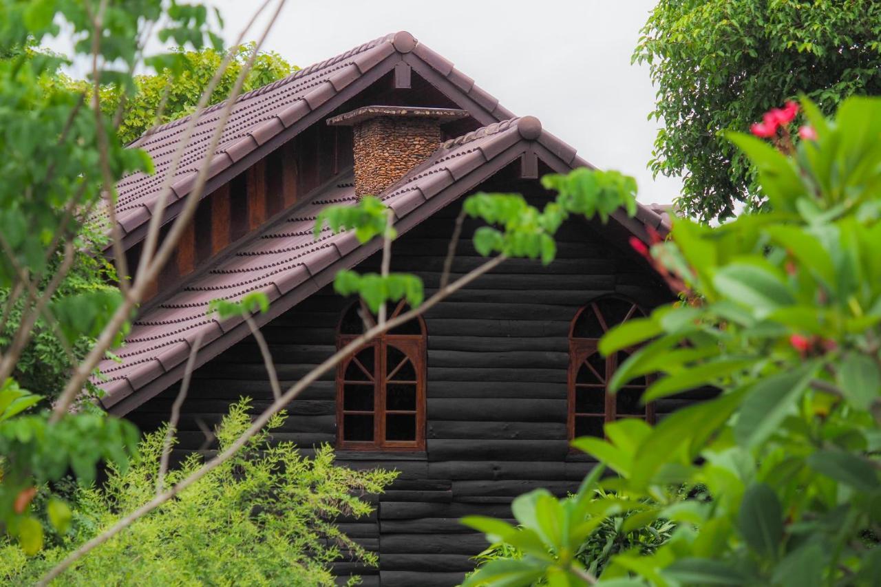 Ratmanee House Hotel Kanchanaburi Buitenkant foto