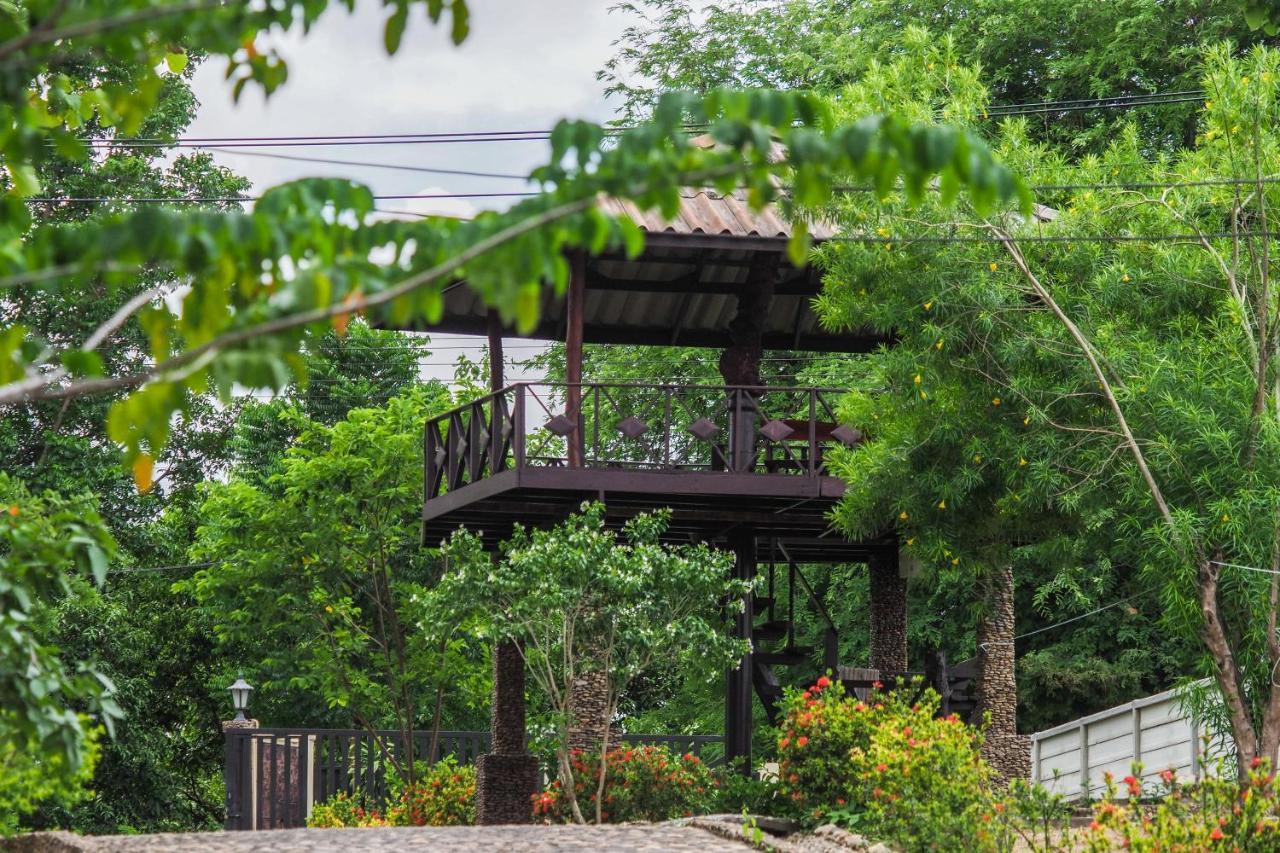 Ratmanee House Hotel Kanchanaburi Buitenkant foto