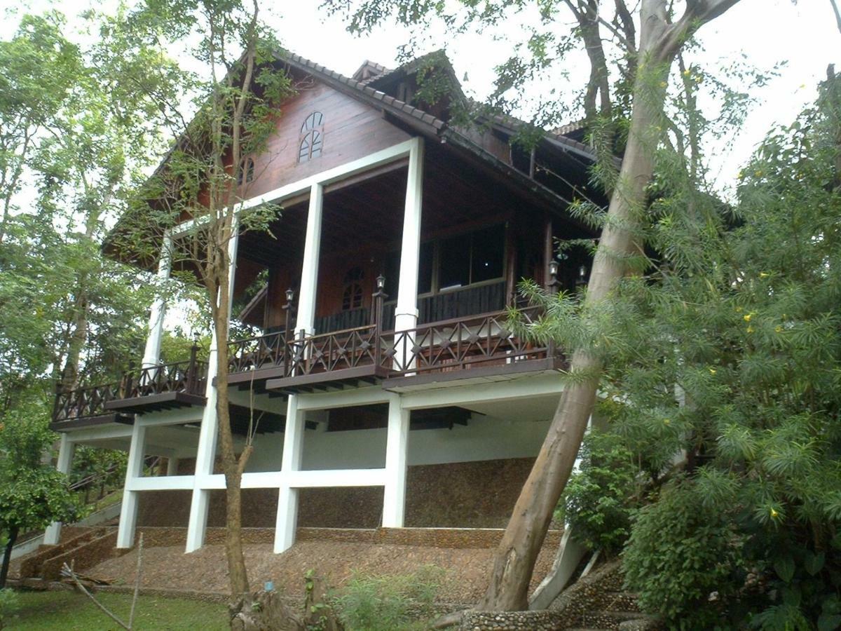 Ratmanee House Hotel Kanchanaburi Buitenkant foto