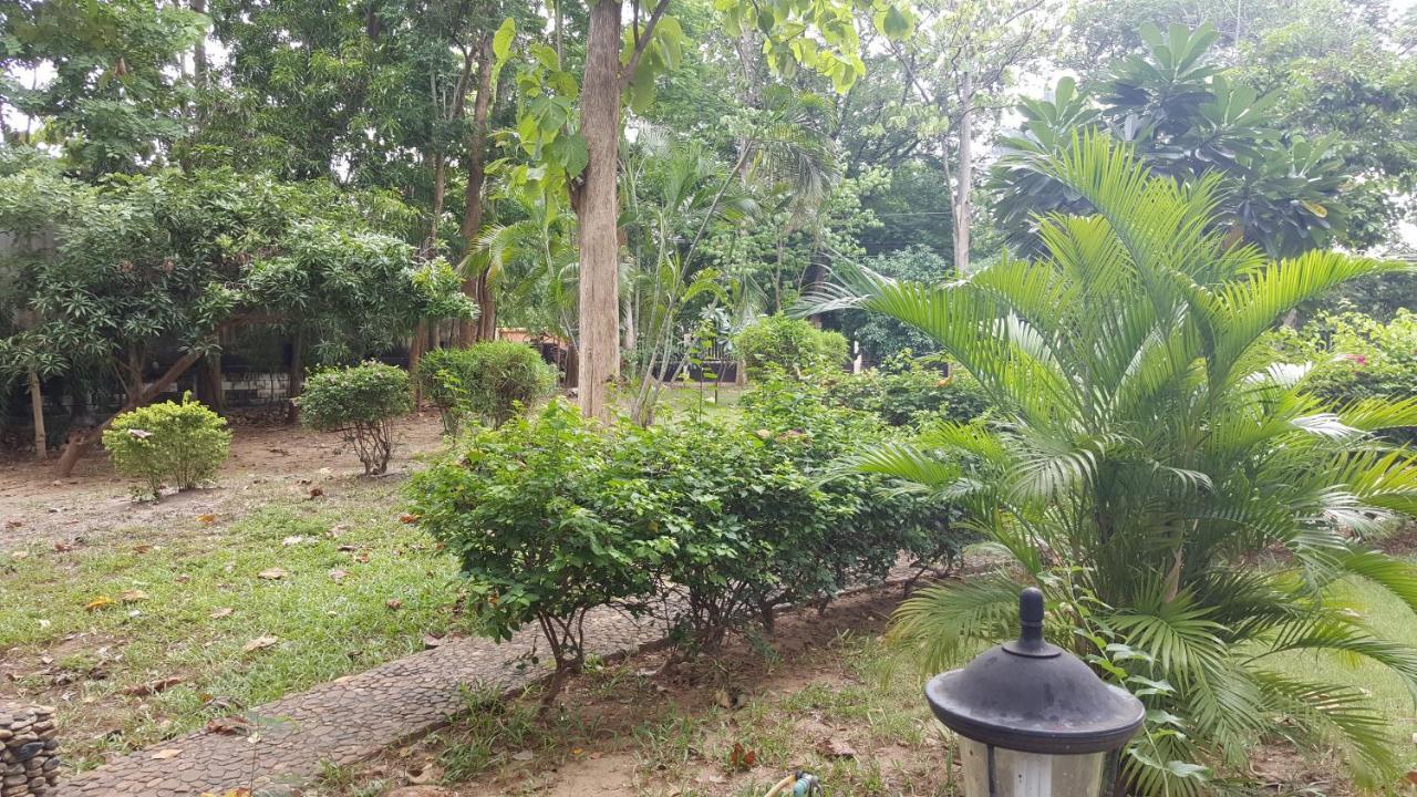 Ratmanee House Hotel Kanchanaburi Buitenkant foto